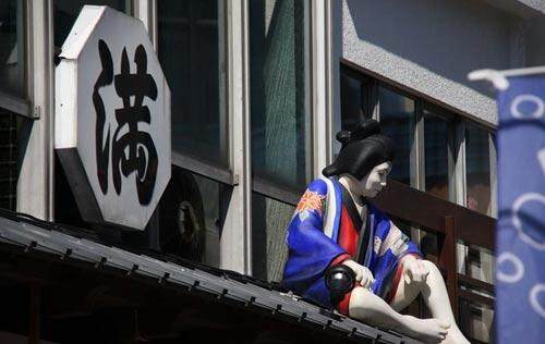 第一次來日本的國內(nèi)游客，最吃驚的莫過于日本城市街道的整潔